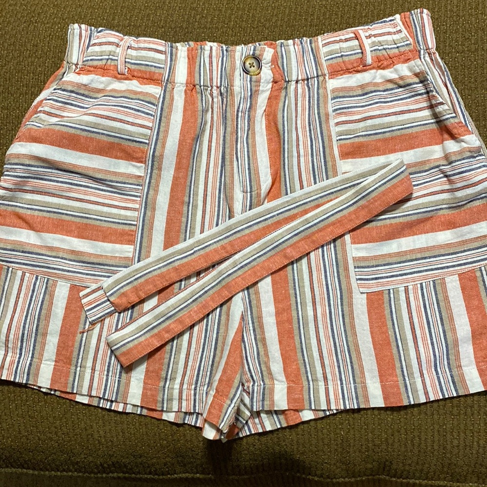 Versona Linen Shorts